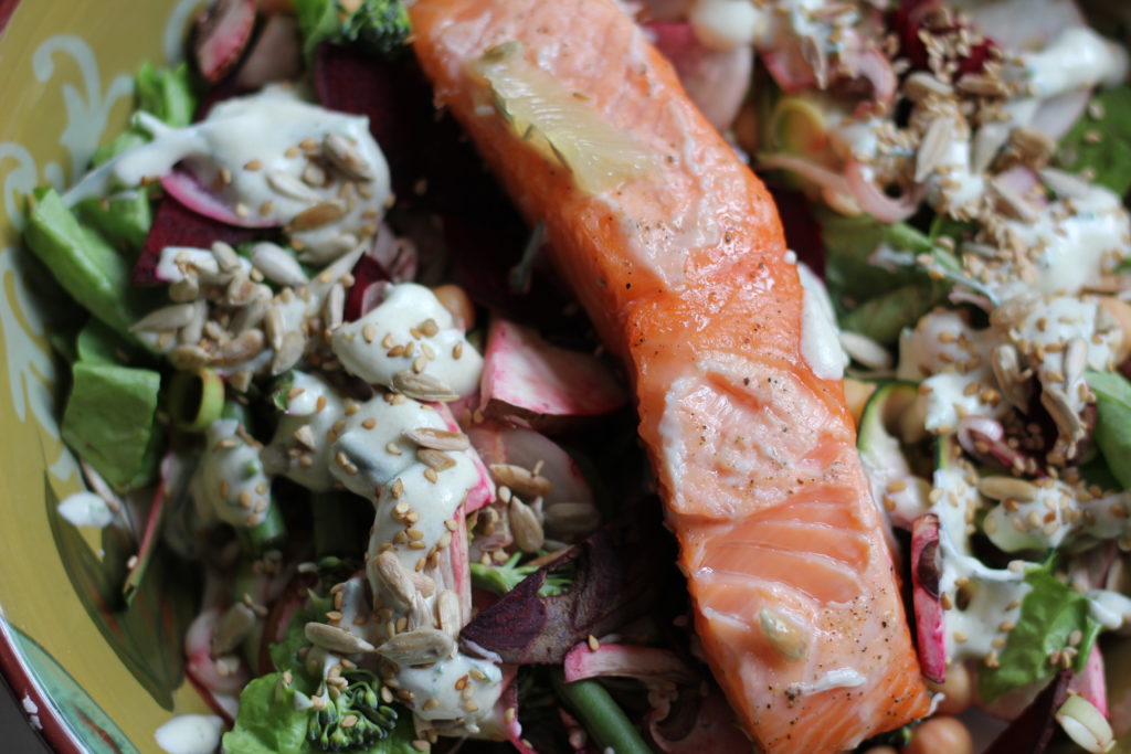 Salmon and Salad – quick and healthy raw food lunch